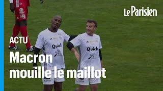 Football  Macron chausse les crampons et marque sur pénalty [upl. by Range]