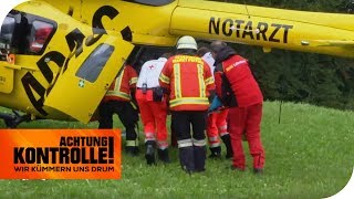 Schwerer Verkehrsunfall Luftrettung mit Rettungshubschrauber  Achtung Kontrolle  kabel eins [upl. by Ford]