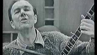 Pete Seeger shows how to play  Skip to my Lou the banjo [upl. by Heigho214]