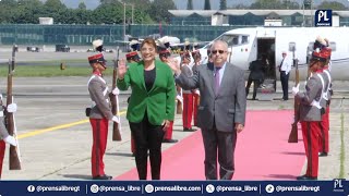 La presidenta de Honduras Xiomara Castro arriba a Guatemala tendrá reuniones con Bernardo Arévalo [upl. by Delaney]