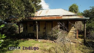 Abandoned Old Farm Cottage lost in time Stuff everywhere Forgotten Gem in the bush [upl. by Aphrodite289]