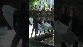 Eisbachwelle Surfen mitten in München Die stehende Welle am Eisbach [upl. by Rooke548]