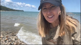 ROCKHOUNDING WITH KELLY amp FARRAH LAKE HURON MICHIGAN GREAT FINDS NORTHERN LIGHTS DONNA [upl. by Arul]