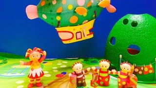 Upsy Daisy and Pinky Ponk Christmas Surprise In The Night Garden Toys [upl. by Erdah330]