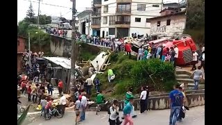 Impactante momento en el que un camión se queda sin frenos en Yarumal [upl. by Oriaj361]