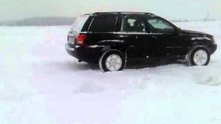 Jeep Grand Cherokee 27 CRD vs Honda CRV 20 i  VTEC [upl. by Fabria966]