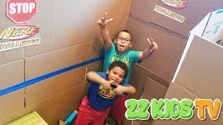 GIANT BOX FORT NERF MAZE CHALLENGE ZZ KID VS GOO GOO GAGA [upl. by Mcarthur]