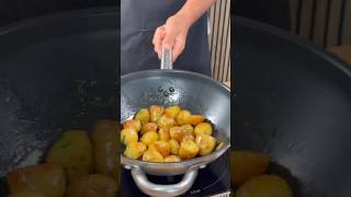 Descubre la receta tradicional de patatas al ajillo [upl. by Jilli]