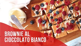 Ricetta BROWNIE AL CIOCCOLATO BIANCO E FRUTTI ROSSI  Dolci natalizi [upl. by Watkins]