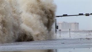 Hurricane Ike Galveston Texas footage  Giant waves and massive storm surge floods the town [upl. by Annawal]