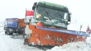 Schneepflug steckt fest Bergung  Snow Plow Recovery Winterdienst [upl. by Ransome]