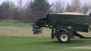 Topdresser Turfco CR 10 Heavy Dressing pískování greenu [upl. by Ardiedak]