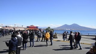 Covid ambulanti di nuovo in piazza a Napoli corteo e blocchi stradali [upl. by Anaili]