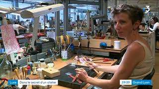 Lyon  La Maison Hermès expose le savoirfaire de ses artisans [upl. by Damicke349]