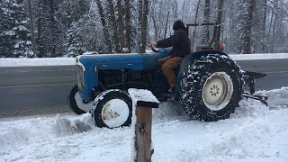 Fordson dexta tractor in the snow [upl. by Meakem]