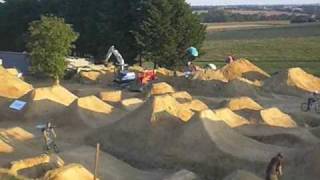 Slopstyle a la ferme 2008 Mots clef  Vélo bmx dirt extrème freeride [upl. by Chemarin]