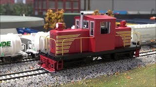 Review Bachmann On30 Whitcomb 50 Ton Center Cab Diesel w Soundtraxx [upl. by Erminna]