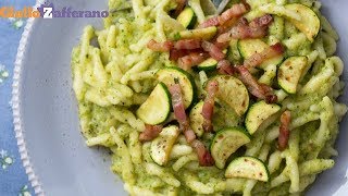 PASTA ZUCCHINE E PANCETTA CREMOSA  Ricetta in 1 minuto [upl. by Eyot]