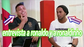 Periodista pregunta a Ronaldo y Ronaldinho quot¿Quién fue Mejor en el Barçaquot [upl. by Annabal]