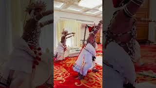 ආයු බෝහෝ වේවා… srilankan wedding welcome neranjanflora kandyan dancing welcome groom sl love [upl. by Aicenat402]