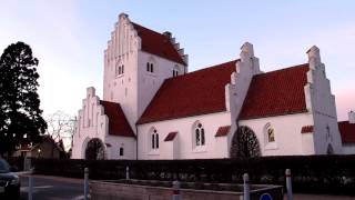 Lundtofte kirke ringer solen ned [upl. by Kirch]