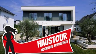 Fertighaus Haustour Bauhausstil und Landhausstil  Passt das zusammen  Weberhaus  Hausbau Helden [upl. by Clovah554]