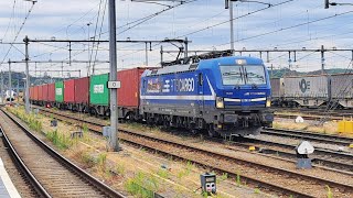 RTBC 193 564 vertrekt met een containertrein van station Venlo [upl. by Enialahs]