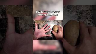 Which one is the BEST method to remove potato from the hand😜 [upl. by Valery]