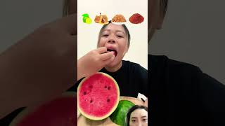 ช่องยูทูป ฝากติดตามdiyหมูหมีจัดให้ ครอบครัวเอ็นจอยfruit จัดไป watermelon feedshorts แตงโม [upl. by Amadis]