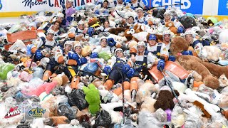 WATCH Record 29635 Bears Tossed In 2018 Teddy Bear Toss Calgary Hitmen [upl. by Eenitsed]