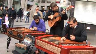 Címbalo Húngaro en la Puerta del Sol Madrid  Hungarian Cimbalon [upl. by Hako]