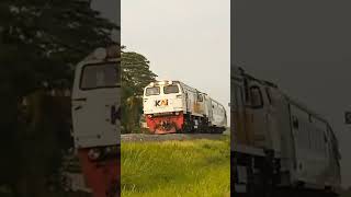 Brawijaya melintas langsung di tiber Kebonagung‼️‼️keretaapi jalurkeretaapi railfans railway [upl. by Eidnak837]