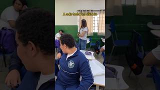 Eu fico me perguntando como eles conseguem 👀 professora humor alunos shorts [upl. by Il353]