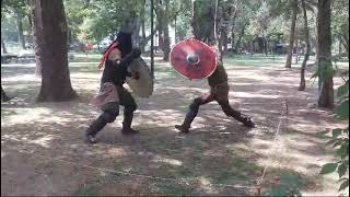 Peleamos un duelo vikingo holmgang primero con softcombat luego madera y ahora ACERO steelcombat [upl. by Alyam]