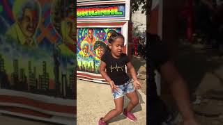 Hermosa niña bailando champeta africana [upl. by Dredi]