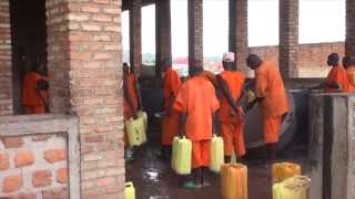 Rwanda  Les prisonniers indignés par les rumeurs sur le cannibalisme [upl. by Nitsir14]