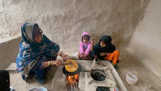 Winter 🥶 Special Village Desi Maki Roti  Pure Village Life  Village Family Vlogs [upl. by Erehs923]