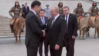 Russie Vladimir Poutine en déplacement en Mongolie première visite dans un État membre de la CPI [upl. by Lemar]