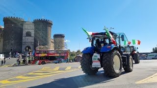 Napoli  Protesta agricoltori 100 trattori in Piazza Municipio 140224 [upl. by Sharai]