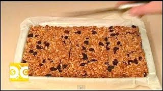 HOW TO MAKE MUESLI BARS [upl. by Brote676]