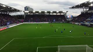 Unni Wilhelmsen synger Mitt Vålerenga i pausen på åpningskampen på Vålerenga Idrettspark Valle Hovin [upl. by Aryamoy168]