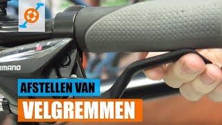 Fiets remmen afstellenaanspannen [upl. by Ennayllek]