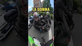 MI SI BUCA LA GOMMA IN MOTO😨 [upl. by Lamberto]