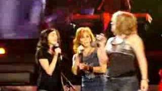 Reba and Kelly singing Miss Independent Dayton [upl. by Genevra]