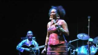 Waiyeina  OUMOU SANGARE  Live  Roma Italy  110909 [upl. by Elegna]