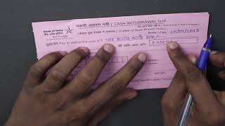 Bank se paise nikalne ka form kaise bhare  how to fill withdrawal slip in hindi [upl. by Issor]