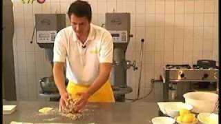 Zimtsterne backen mit Dominic Padeffke von der BäckereiKonditorei Padeffke aus Mössingen [upl. by Accebber338]