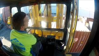 HYSTER High rider quotScreaming jimmyquot 2stroke diesel 28tonne container forklift [upl. by Anaigroeg]