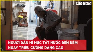 Người dân hì hục tát nước đến đêm ngày triều cường dâng cao  Báo Lao Động [upl. by Pressman]