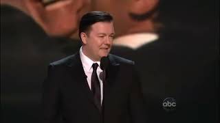 Ricky Gervais toma su Emmy de vuelta sub español [upl. by Nosreh]